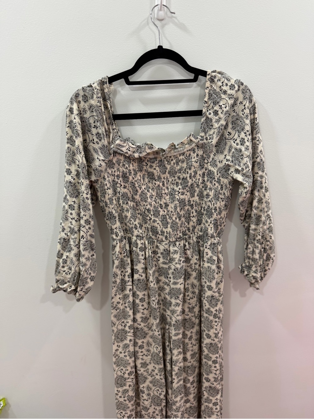 AMERICAN EAGLE WOMEN BEIGE FLORAL SMOCKED PUFF-SLEEVE JUMPSUIT - Picture 13 of 13